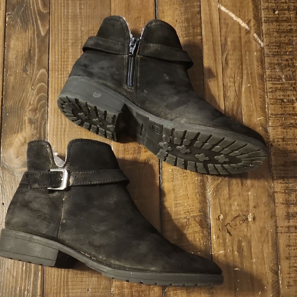 Justice Black Winter Boots with White Lining